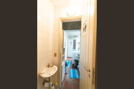 Casa à venda com 291m², 4 quartos e 5 vagas Casa à venda com 291m², 4 quartos e 5 vagasBanheiro de Serviço