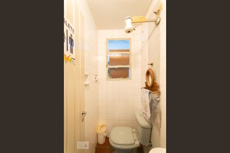 Casa à venda com 291m², 4 quartos e 5 vagas Casa à venda com 291m², 4 quartos e 5 vagasBanheiro de Serviço