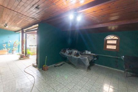 Casa à venda com 291m², 4 quartos e 5 vagas Casa à venda com 291m², 4 quartos e 5 vagasSacada