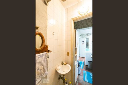 Casa à venda com 291m², 4 quartos e 5 vagas Casa à venda com 291m², 4 quartos e 5 vagasBanheiro de Serviço