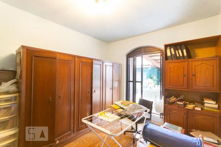 Casa à venda com 291m², 4 quartos e 5 vagas Casa à venda com 291m², 4 quartos e 5 vagasQuarto 2