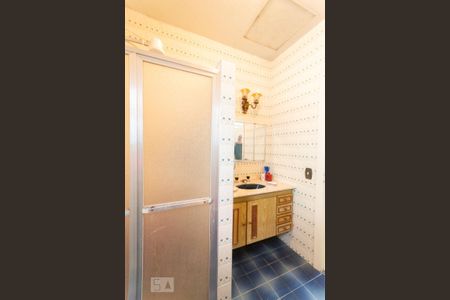 Casa à venda com 291m², 4 quartos e 5 vagas Casa à venda com 291m², 4 quartos e 5 vagasBanheiro Social