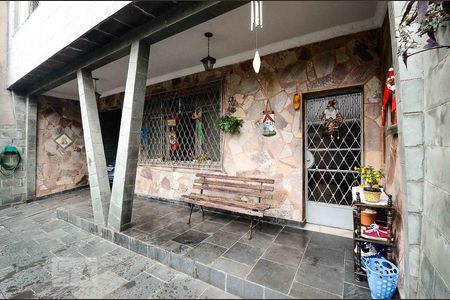 Casa à venda com 184m², 4 quartos e 2 vagasEntrada