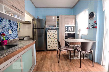 Casa à venda com 184m², 4 quartos e 2 vagasCozinha