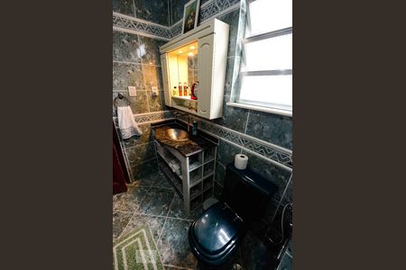 Casa à venda com 184m², 4 quartos e 2 vagasBanheiro 2