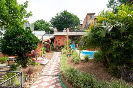 Casa à venda com 212m², 5 quartos e 4 vagas Casa à venda com 212m², 5 quartos e 4 vagasÁrea Externa