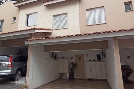 Casa de condomínio para alugar com 163m², 2 quartos e 2 vagas Casa de condomínio para alugar com 163m², 2 quartos e 2 vagasFachada