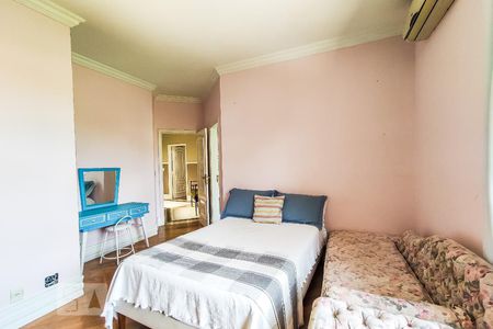 Casa à venda com 750m², 5 quartos e 5 vagas Casa à venda com 750m², 5 quartos e 5 vagasSuíte 1