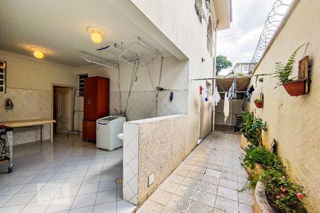 Casa à venda com 750m², 5 quartos e 5 vagas Casa à venda com 750m², 5 quartos e 5 vagasÁrea de Serviço