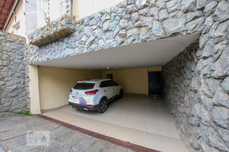 Casa à venda com 410m², 5 quartos e 4 vagas Casa à venda com 410m², 5 quartos e 4 vagasGaragem