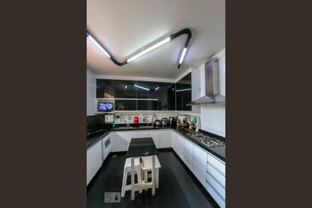 Casa à venda com 410m², 5 quartos e 4 vagas Casa à venda com 410m², 5 quartos e 4 vagasCozinha