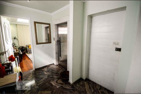 Apartamento à venda com 179m², 4 quartos e 3 vagas Apartamento à venda com 179m², 4 quartos e 3 vagasHall de Entrada