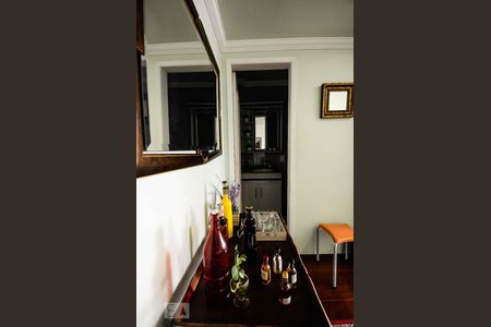 Apartamento à venda com 179m², 4 quartos e 3 vagas Apartamento à venda com 179m², 4 quartos e 3 vagasDetalhe Sala