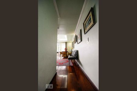 Apartamento à venda com 179m², 4 quartos e 3 vagas Apartamento à venda com 179m², 4 quartos e 3 vagasCorredor