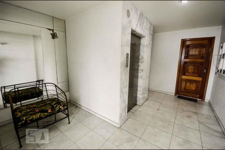 Apartamento à venda com 179m², 4 quartos e 3 vagas Apartamento à venda com 179m², 4 quartos e 3 vagasHall
