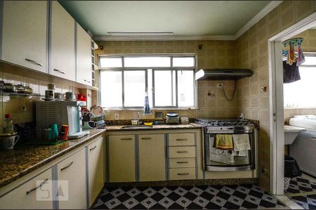 Apartamento à venda com 179m², 4 quartos e 3 vagas Apartamento à venda com 179m², 4 quartos e 3 vagasCozinha