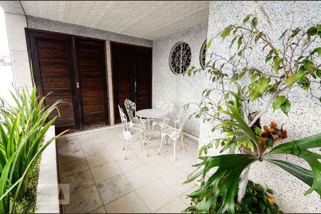 Apartamento à venda com 179m², 4 quartos e 3 vagas Apartamento à venda com 179m², 4 quartos e 3 vagasÁrea comum