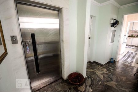 Apartamento à venda com 179m², 4 quartos e 3 vagas Apartamento à venda com 179m², 4 quartos e 3 vagasHall de Entrada