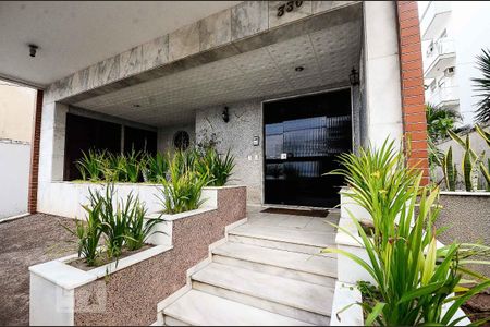 Apartamento à venda com 179m², 4 quartos e 3 vagas Apartamento à venda com 179m², 4 quartos e 3 vagasEntrada