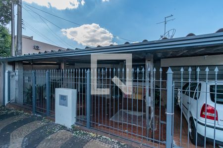 Casa à venda com 150m², 3 quartos e 3 vagas Casa à venda com 150m², 3 quartos e 3 vagasFachada
