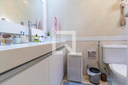 Casa à venda com 210m², 4 quartos e 3 vagasBanheiro da Suíte 02