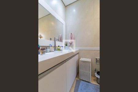 Casa à venda com 210m², 4 quartos e 3 vagasBanheiro da Suíte 02