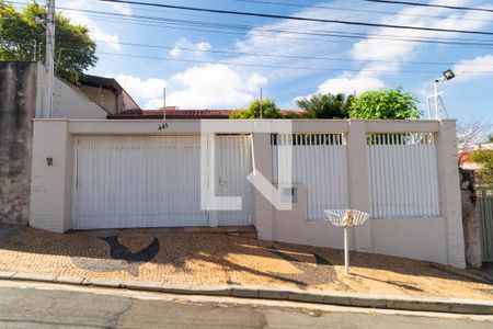 Casa à venda com 210m², 4 quartos e 3 vagasFachada