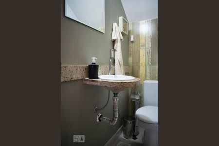 Casa à venda com 138m², 3 quartos e 2 vagasBanheiro