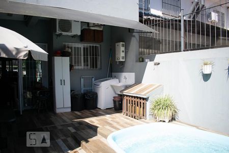 Casa à venda com 138m², 3 quartos e 2 vagasPiscina