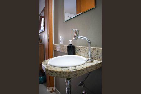 Casa à venda com 138m², 3 quartos e 2 vagasBanheiro