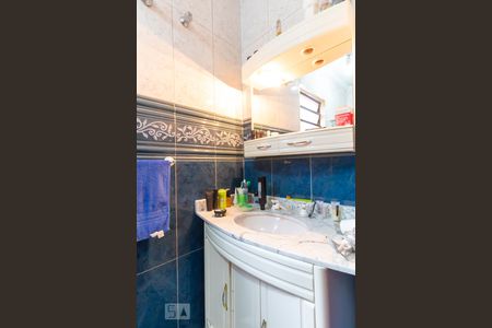 Casa à venda com 440m², 4 quartos e 4 vagas Casa à venda com 440m², 4 quartos e 4 vagasBanheiro da Suíte 2