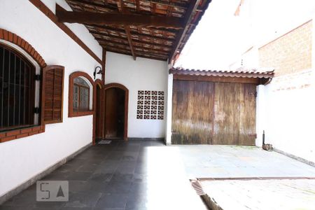 Casa à venda com 220m², 3 quartos e 6 vagasQuintal
