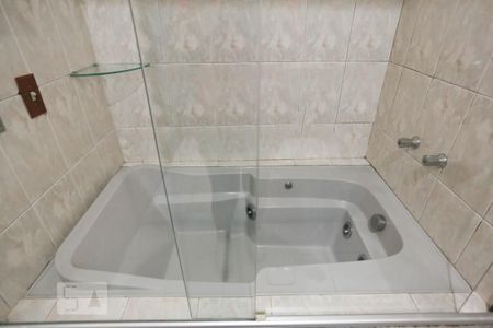 Casa à venda com 220m², 3 quartos e 6 vagasBanheiro suíte 1