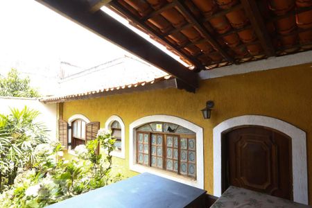 Casa à venda com 220m², 3 quartos e 6 vagasEdícula