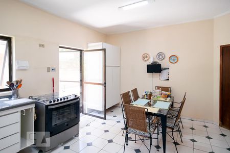Casa à venda com 450m², 4 quartos e 3 vagas Casa à venda com 450m², 4 quartos e 3 vagasCozinha