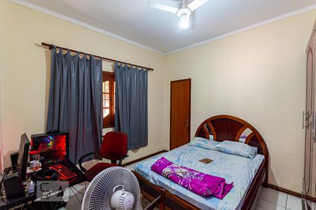 Casa à venda com 300m², 3 quartos e 3 vagas Casa à venda com 300m², 3 quartos e 3 vagasSuite