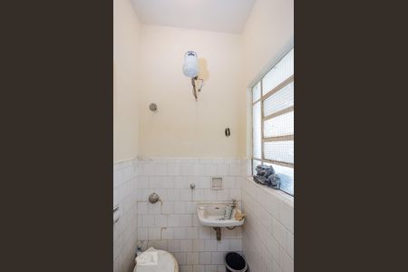 Casa à venda com 229m², 3 quartos e 4 vagasBanheiro de Serviço