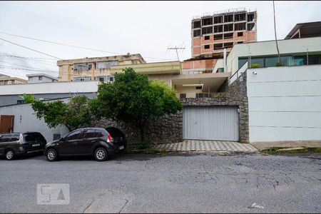 Casa à venda com 229m², 3 quartos e 4 vagasFachada