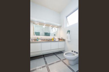 Casa à venda com 229m², 3 quartos e 4 vagasBanheiro Social