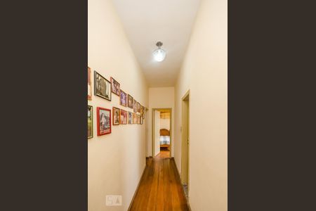 Casa à venda com 229m², 3 quartos e 4 vagasCorredor