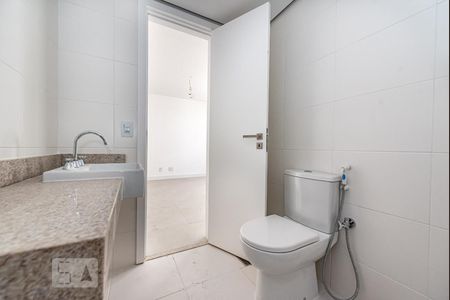 Apartamento à venda com 180m², 2 quartos e 1 vaga Apartamento à venda com 180m², 2 quartos e 1 vagaBanheiro da Suíte 1