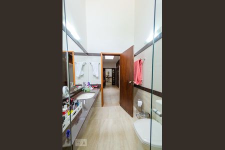 Casa à venda com 360m², 4 quartos e 4 vagasBanheiro social