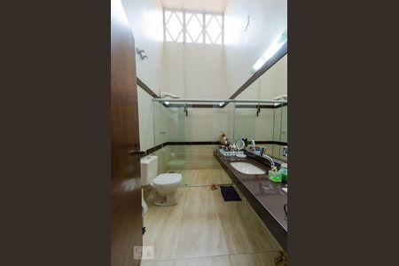 Casa à venda com 360m², 4 quartos e 4 vagasBanheiro social