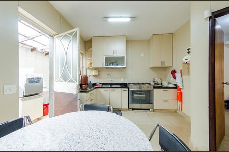 Casa à venda com 360m², 4 quartos e 4 vagasCozinha