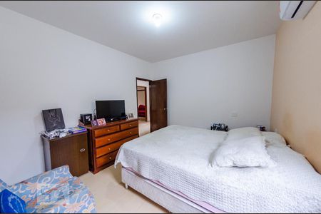 Casa à venda com 360m², 4 quartos e 4 vagasSuíte 2