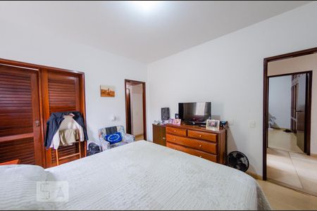 Casa à venda com 360m², 4 quartos e 4 vagasSuíte 2