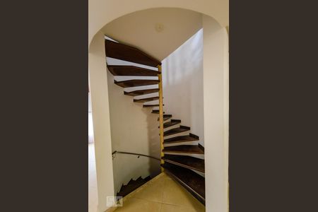 Casa à venda com 360m², 4 quartos e 4 vagasEscada