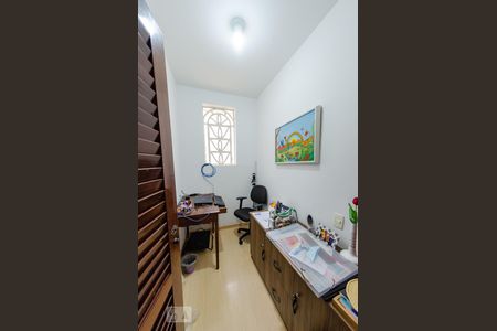 Casa à venda com 360m², 4 quartos e 4 vagasSuíte 2