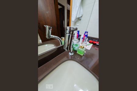 Casa à venda com 360m², 4 quartos e 4 vagasBanheiro social