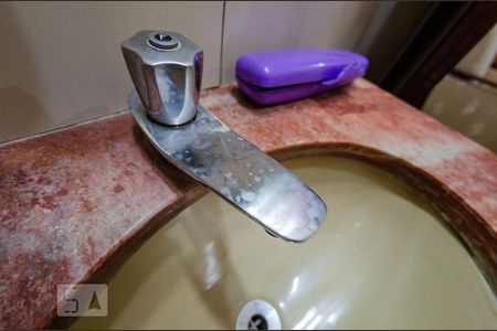 Casa à venda com 360m², 4 quartos e 4 vagasBanheiro da suíte 1